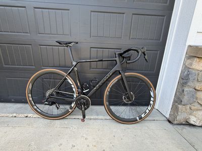 Canyon Ultimate CF SLX 8 Di2 Road Bike - Size Large, Carbon Frame, Electronic Shifting