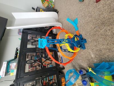 hot wheels loop