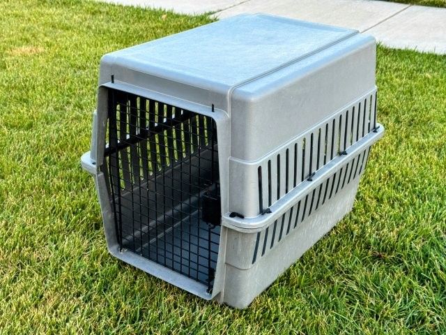 Pet Kennel Carrier 28"L 