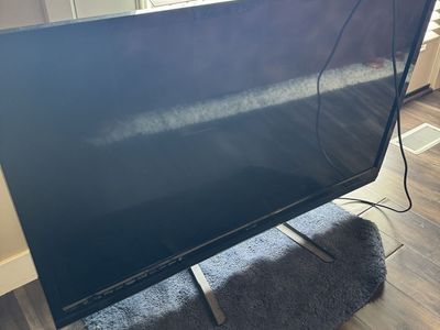 Used vizio 47 inch TV - works with leg stand