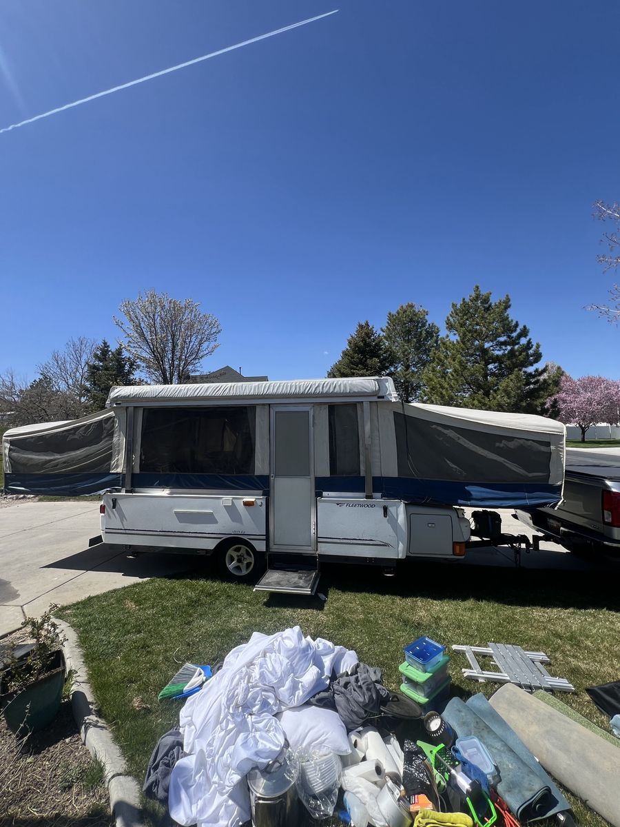 Fleetwood Utah Pop-Up Camper