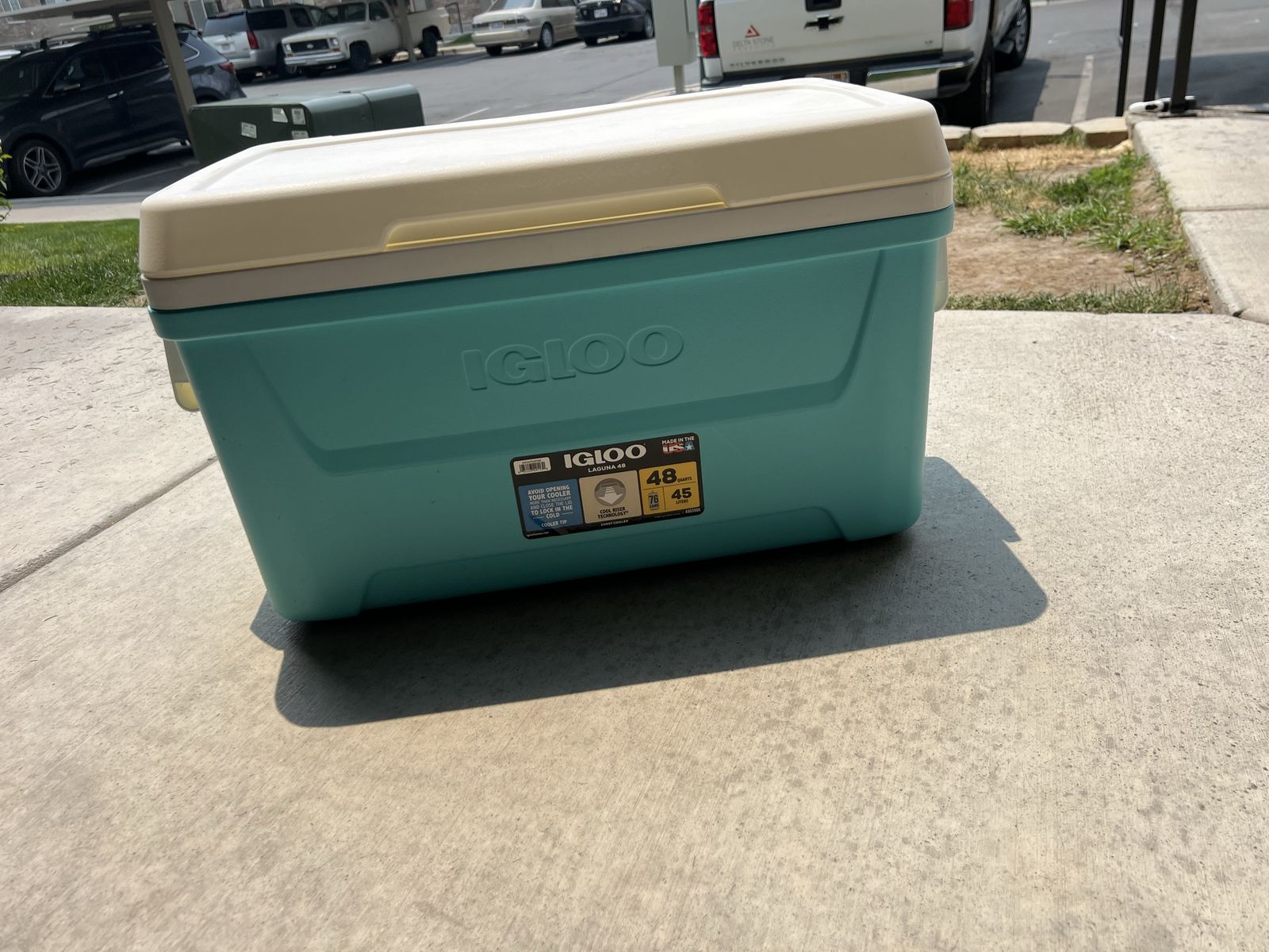 Igloo Latitude 48-Quart Cooler - Teal/White, Holds 76 Cans, Eco-friendly THERMECOOL Insulation