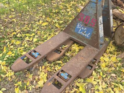 1 Bishamon Blue Label pallet jack $100. W 20 L 31