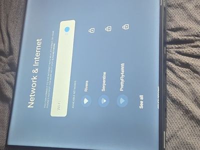 55in smart TV hisense + wall mount