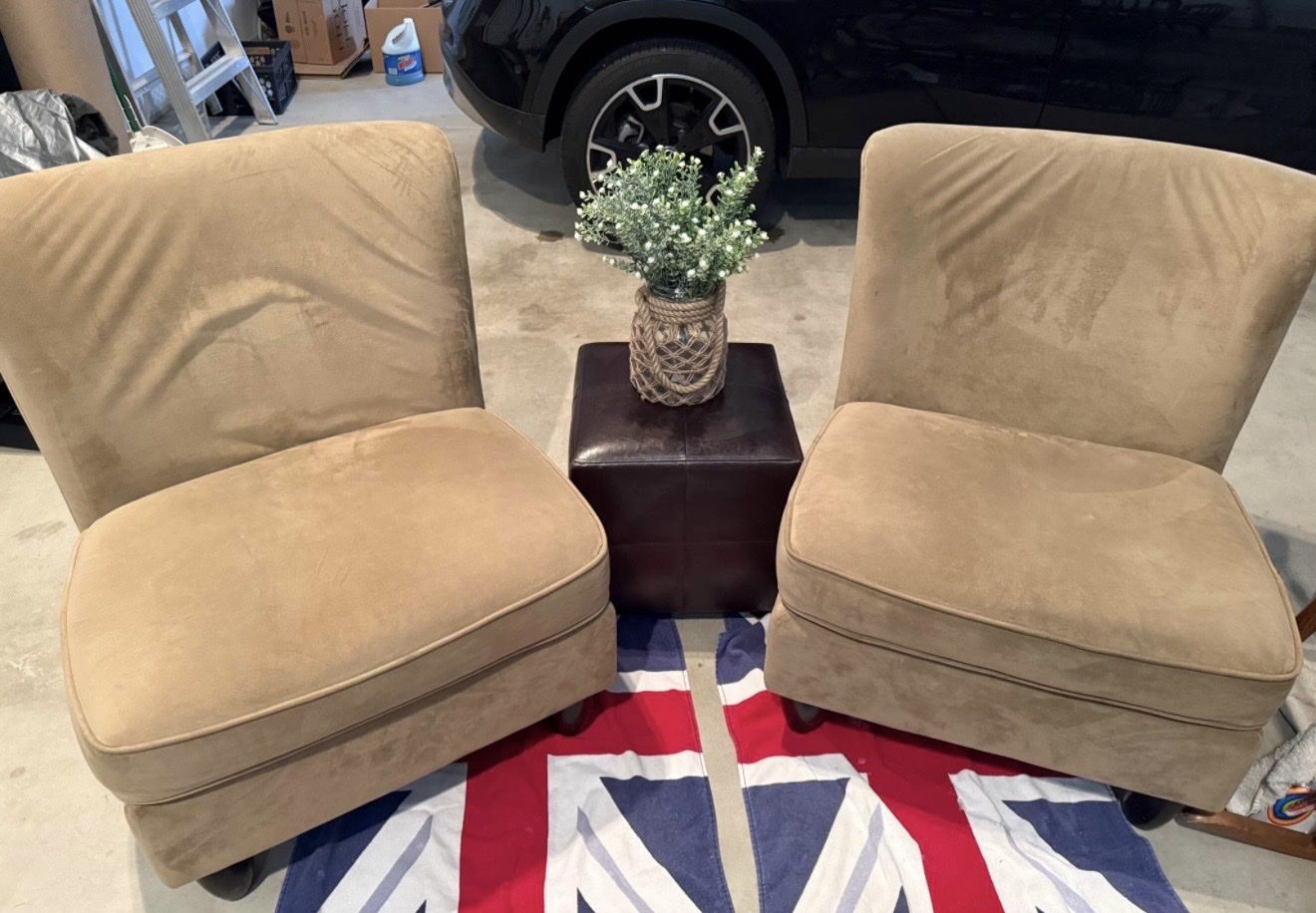 Chairs / leather look ottoman