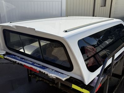 Leer White Truck Bed Shell Camper Top 6.5 ft for GMC/Chevy, w/ Roof Rack & Sliding Windows