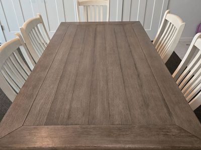 Beautiful Farmhouse Dining Set – Table + 6 Chairs (Excellent Condition)