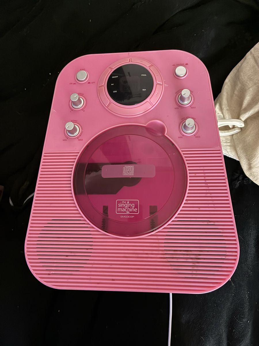 The Singing Machine SMG303P Pink Portable CD+G Karaoke Player