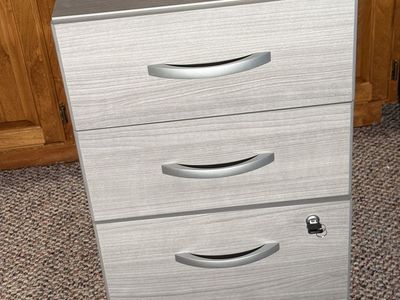 3-Drawer Rolling File Cabinet with lock and keywith – Gray