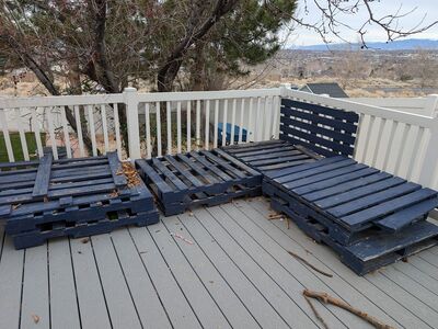 Free Heavy-Duty Painted Pallets – Weatherproofed for Outdoor Projects!