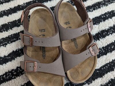 Kids Roma Birkenstocks (11-11.5)