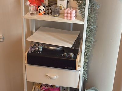 White Shelf
