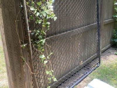 One section of black chainlink fencing 6’x6’