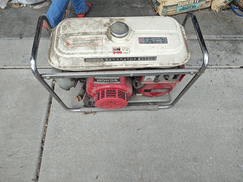 Vintage Honda E2500 2kVA Gasoline Generator Power Equipment
