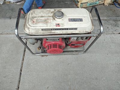Vintage Honda E2500 2kVA Gasoline Generator Power Equipment