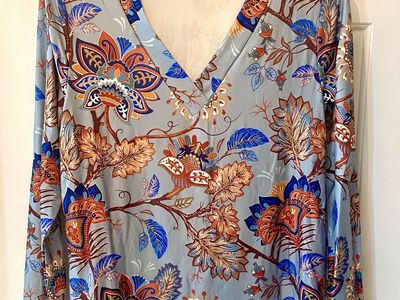 NEW - Pretty Long Sleeve Womens V Neck T-Shirt In Shades of Blue-Orange-Brown - SZ XL - C PIX. Brand New Shirt.