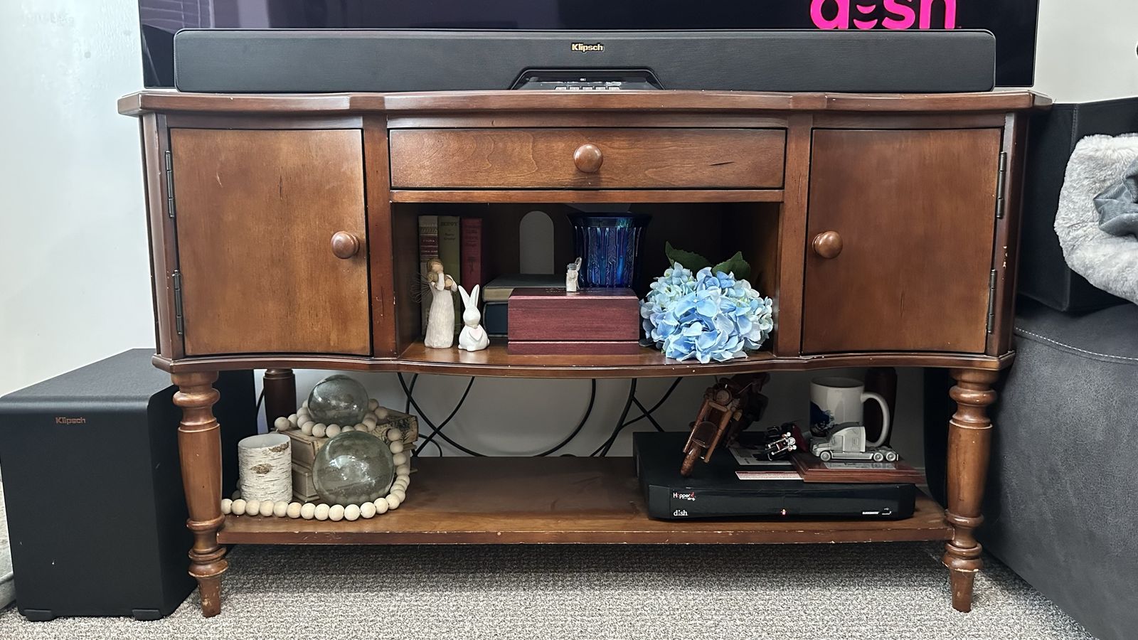 Tv stand