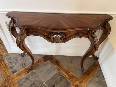 Elegant Vintage Style Wood Console Table - Carved Legs & Details, Entryway/Hallway Accent