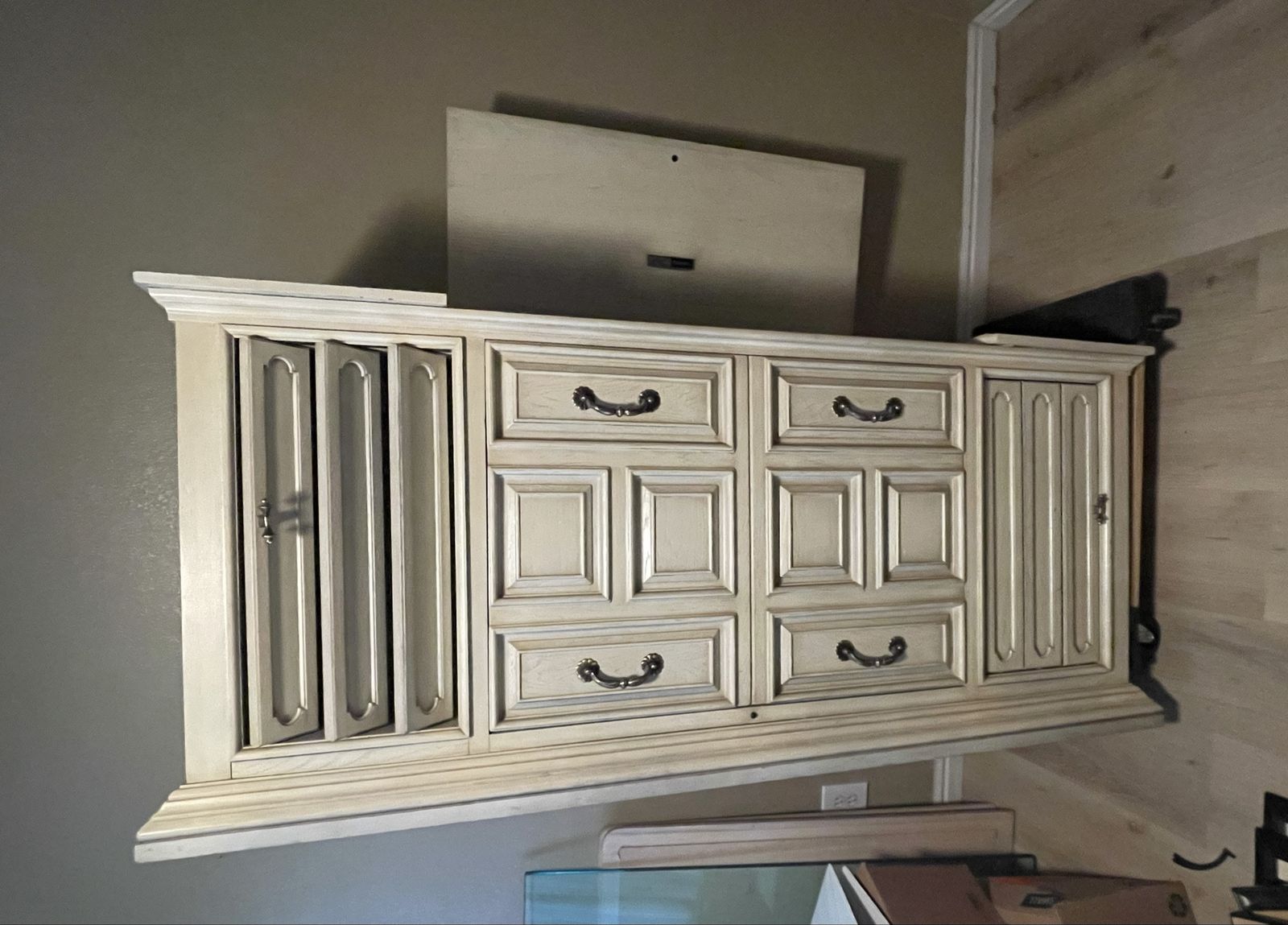 Main image 6
