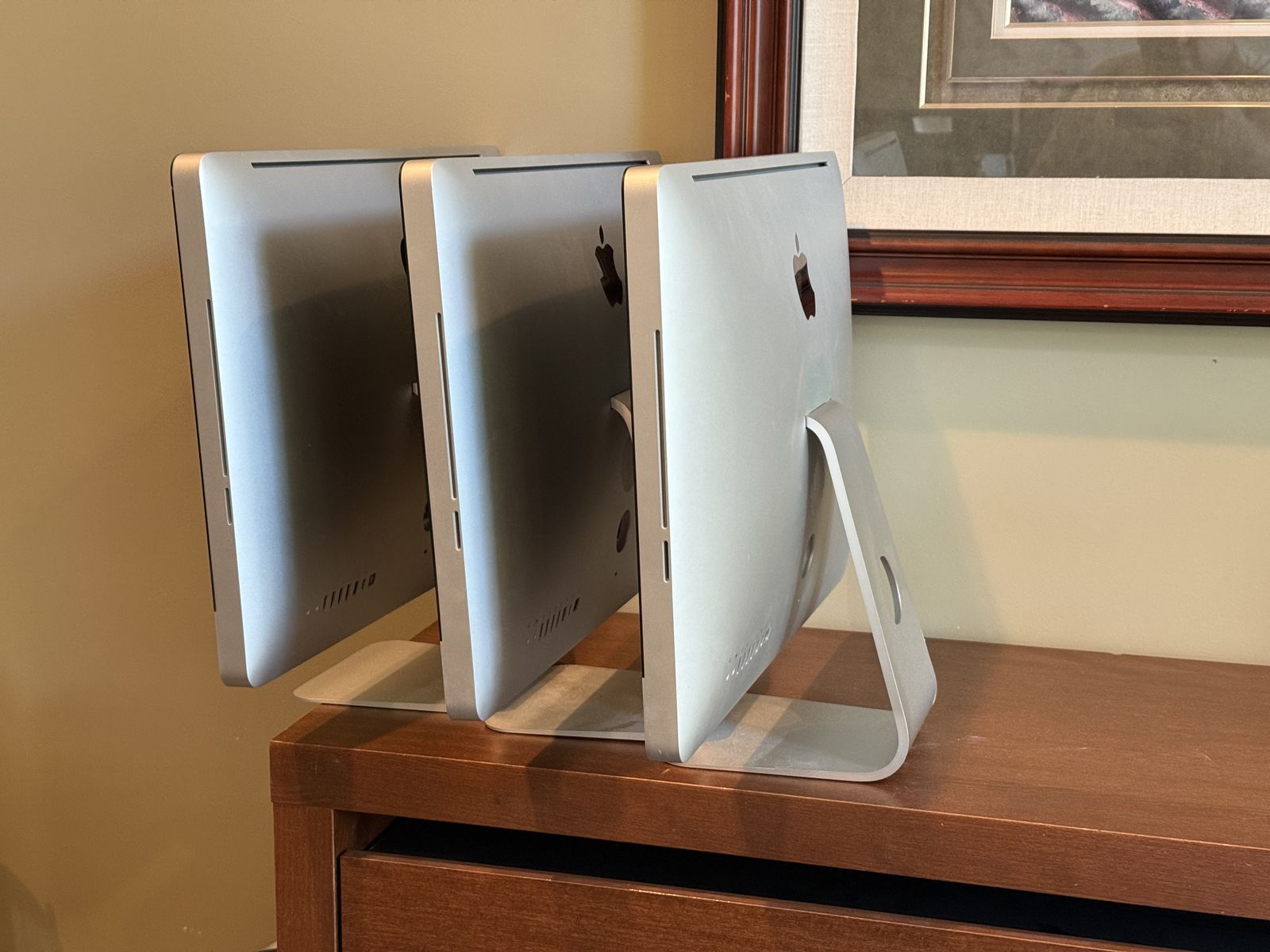3 Apple iMac 21.5 inch Computers (Late 2011)