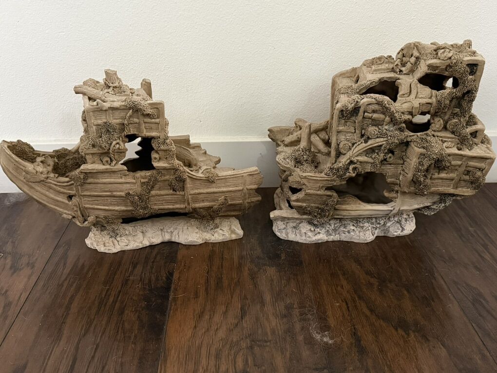 Aquarium Sunken Ship