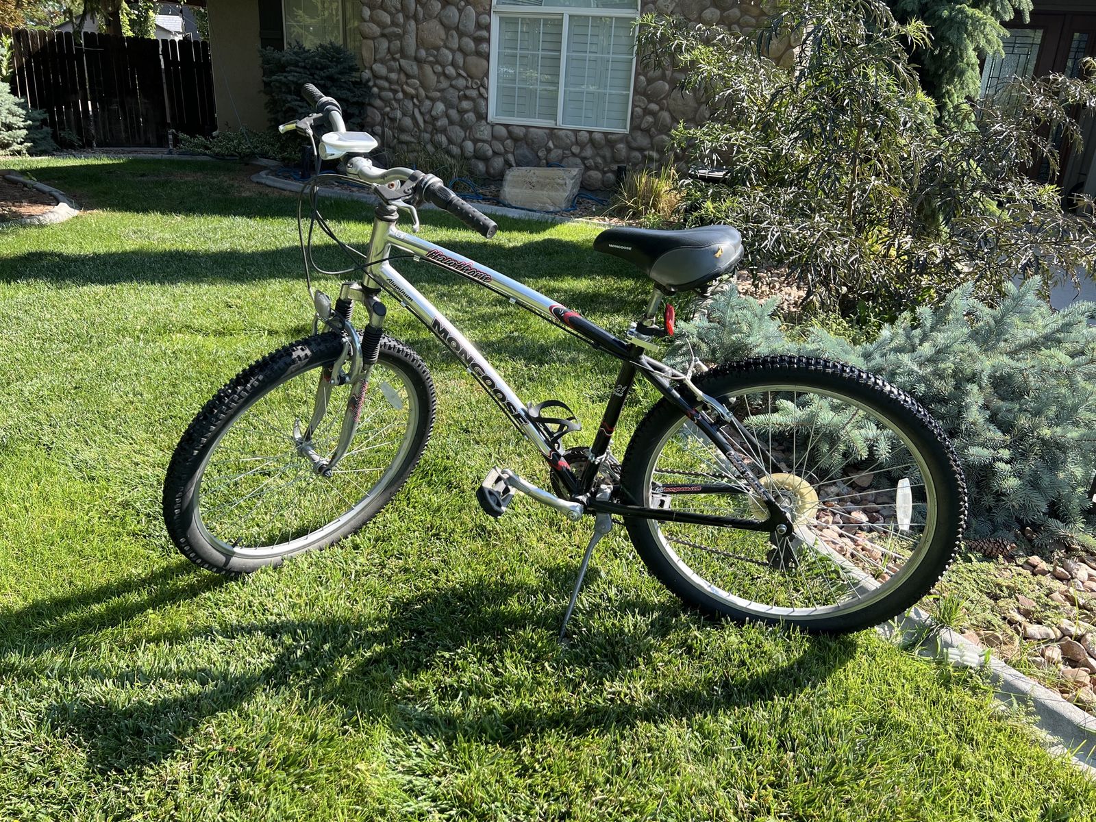 Mongoose Hawthorn 24-Speed Mountain Bike Silver/Black Aluminum Frame