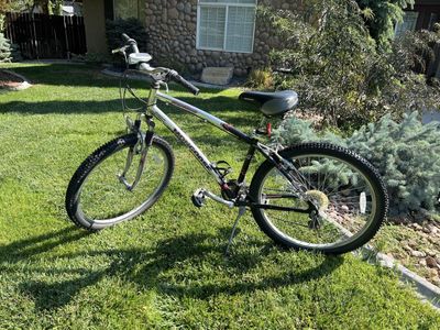 Mongoose Hawthorn 24-Speed Mountain Bike Silver/Black Aluminum Frame