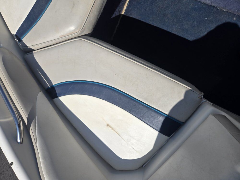 Bayliner Seats bow seats and side cushions