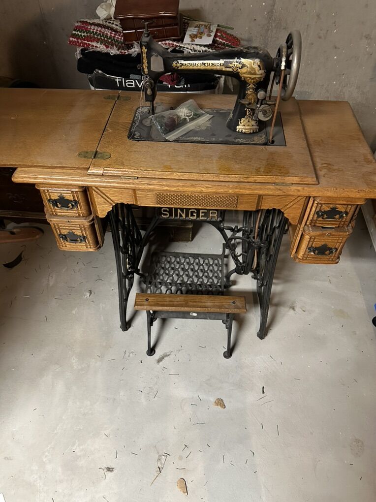 Singer Sewing Machine