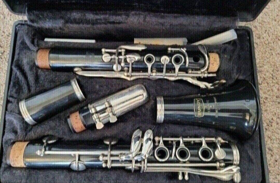 Bundy Clarinet with Warranty