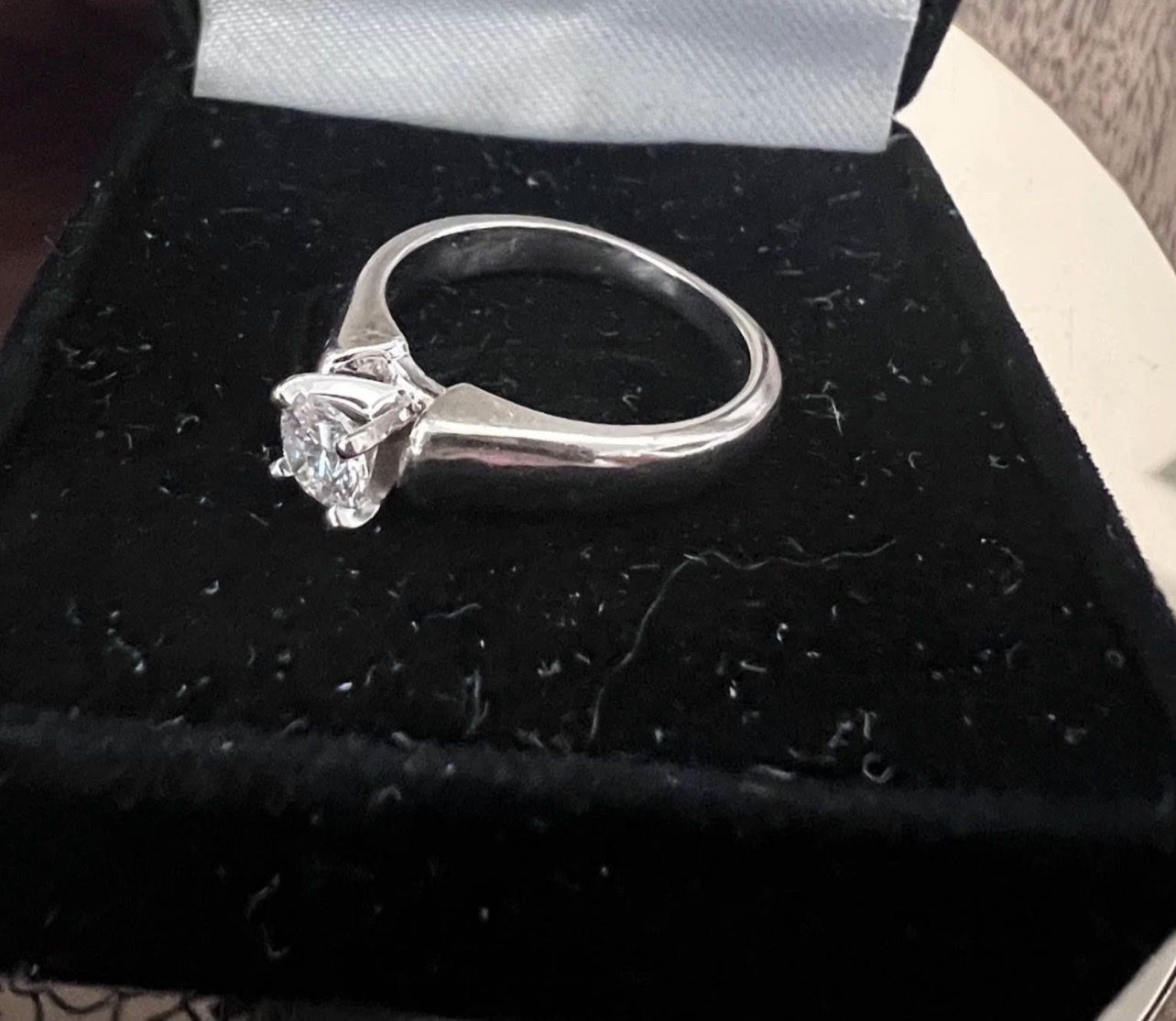 Elegant White Gold Solitaire Ring with Brilliant Cut Diamond - Perfect for Engagement or Promise
