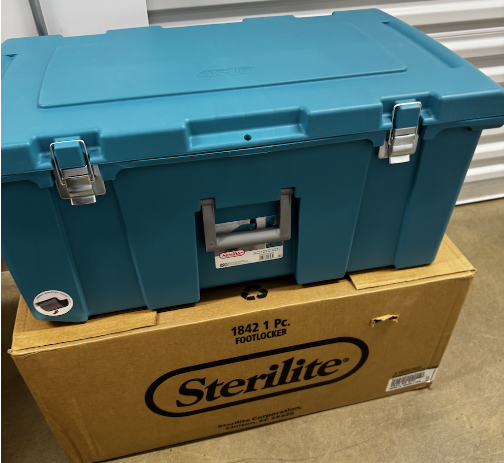 NEW Teal Sterilite Large Footlocker, Heavy Duty Plastic Storage Bin, with Handle and Wheels, Lockable