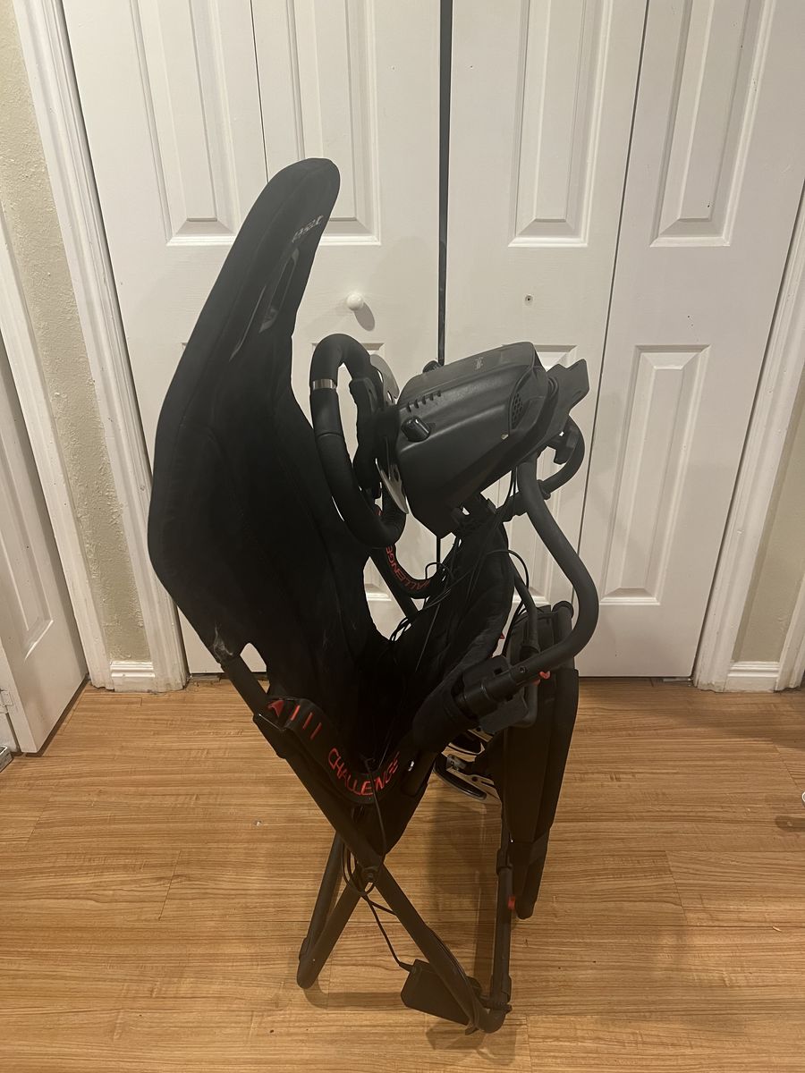 Logitech G920 Racing Wheel (XBOX Version) + Playseat Challenge