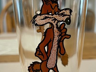 Vintage Looney Tunes Wile E. Coyote Glass Tumbler -Mint Condition #(1)