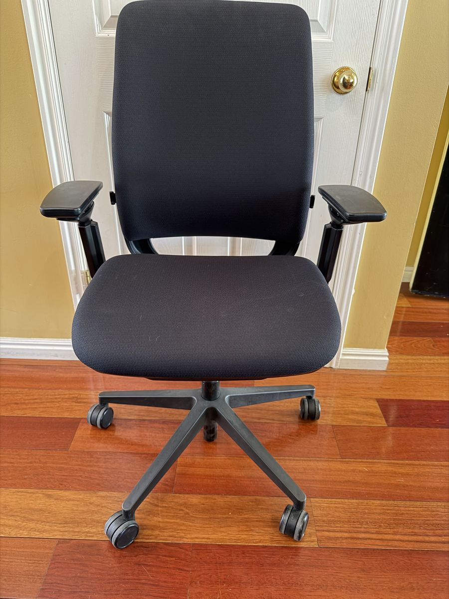 Steelcase Amia Desk Chair Like New