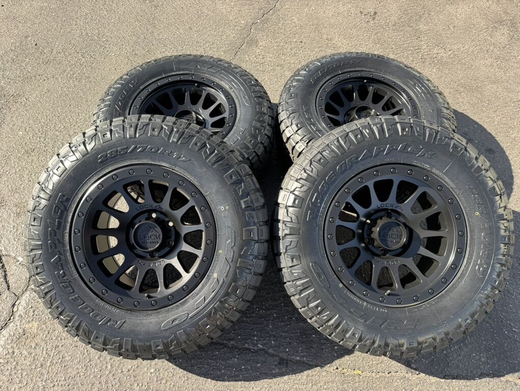 New Nitto 285/70r17 Black Lock 6x135 Ford F150 6