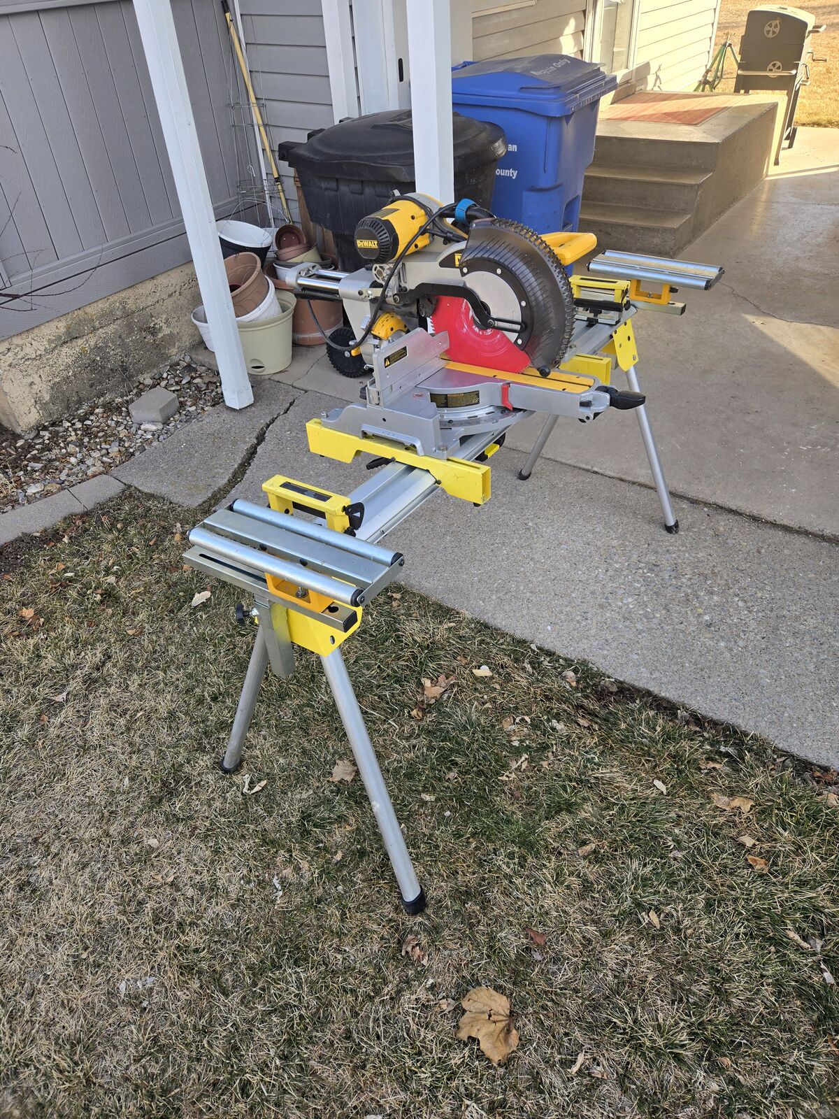 Dewalt DW780 miter saw and stand