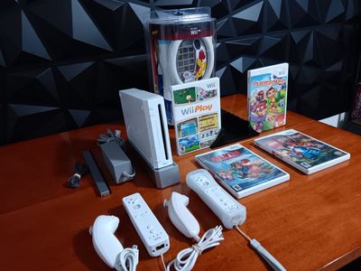 Nintendo Wii Console, Controllers, Accessories & 4