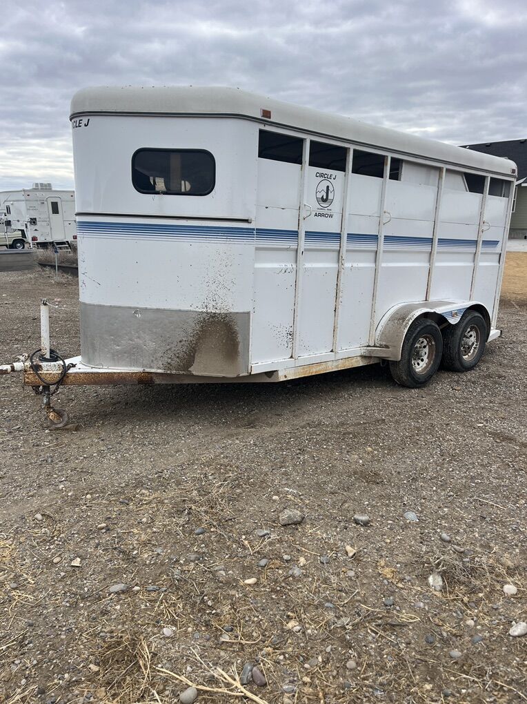 3 Horse slant trailer Circle J