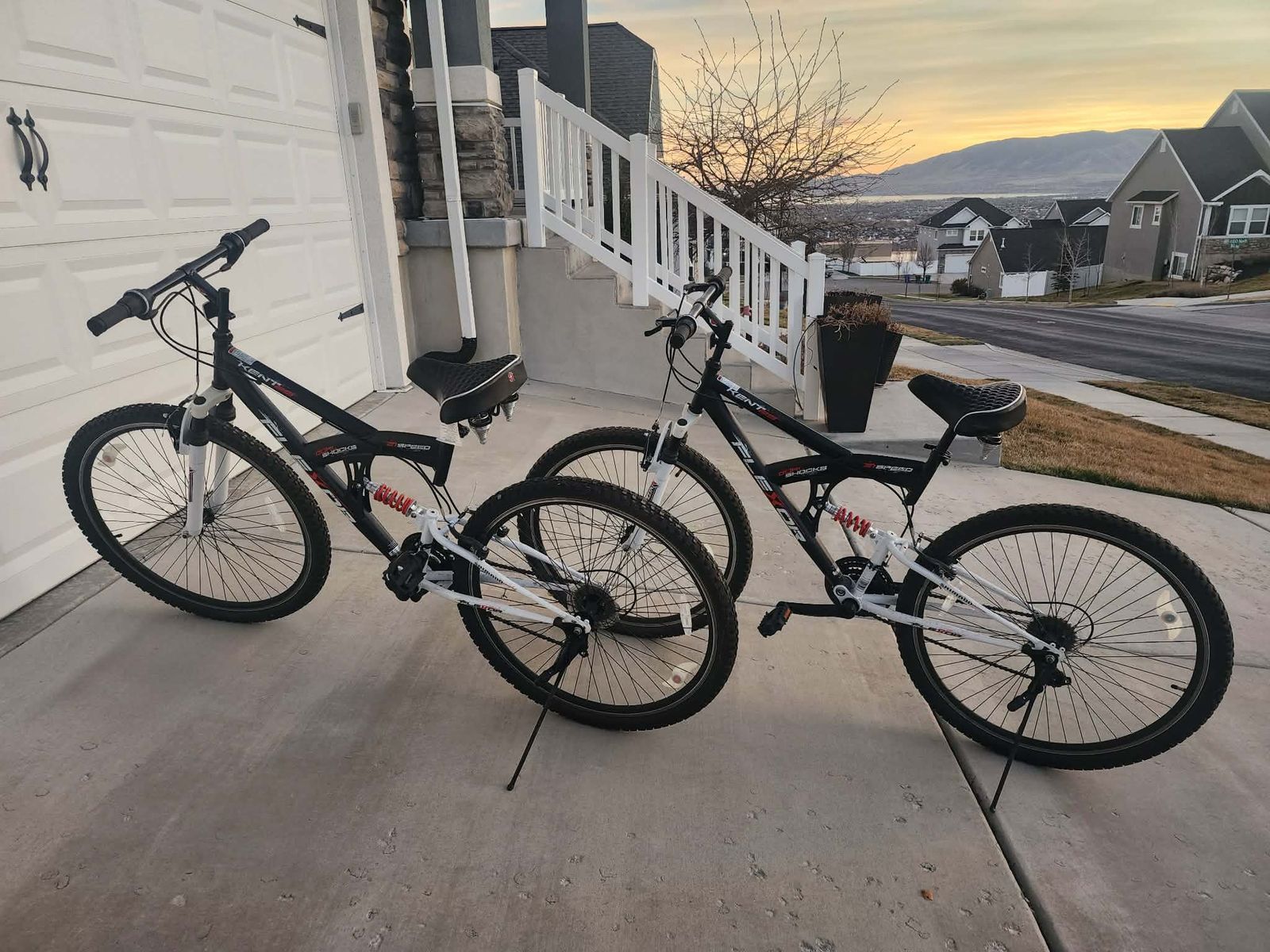 Kent dual suspension mountain bikes (2 QTY)