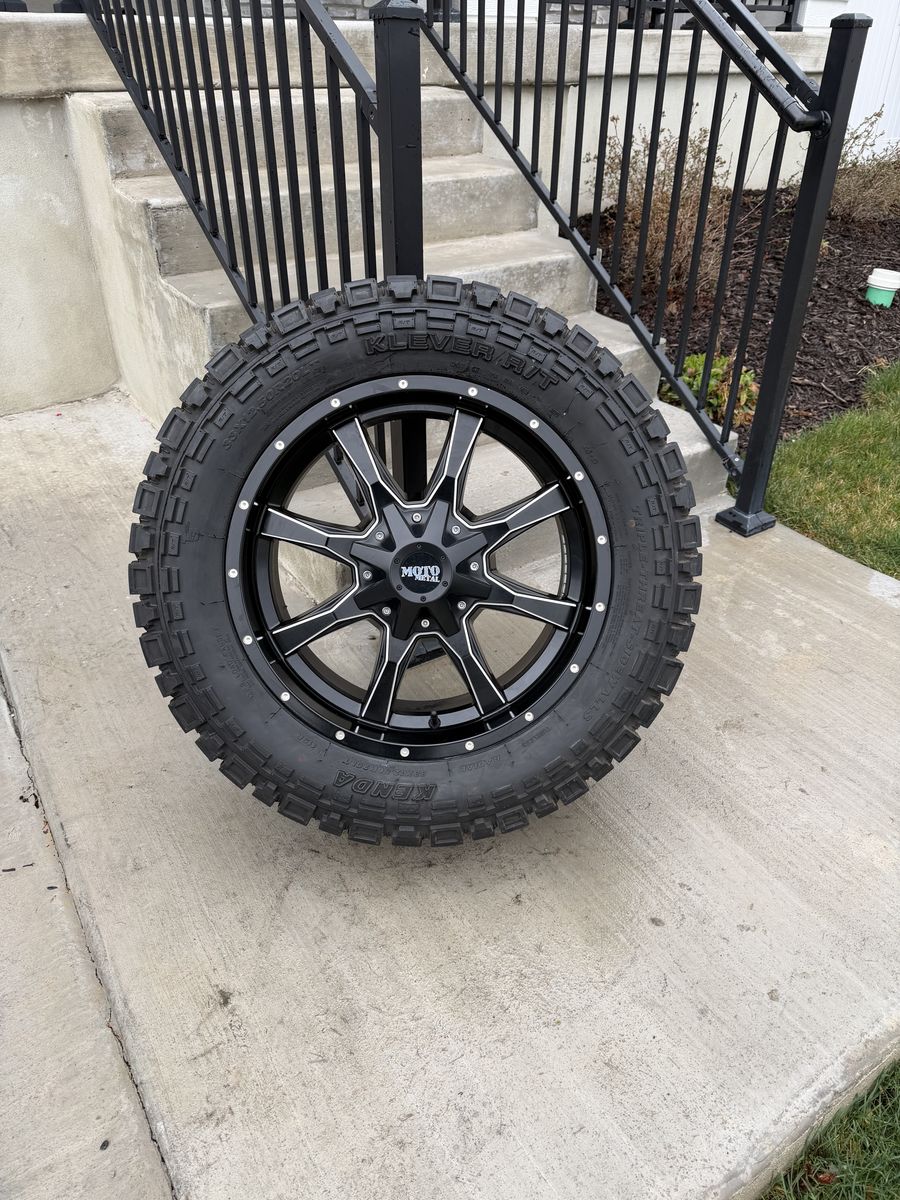 Dodge Ram 3500 Rims and Tires  33/12.50R20 Kenda