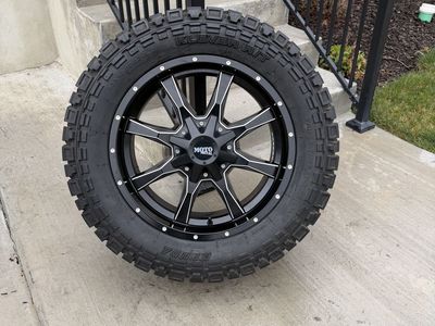 Dodge Ram 3500 Rims and Tires 33/12.50R20 Kenda