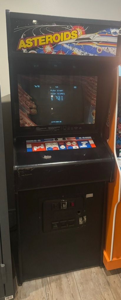 1979 Atari Upright Asteroids Arcade game