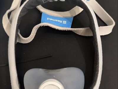 2 CPAP Masks: 1: AirTouch F30i Full Face CPAP Mask / 1: Air Touch F20 Mask, and head gear straps.