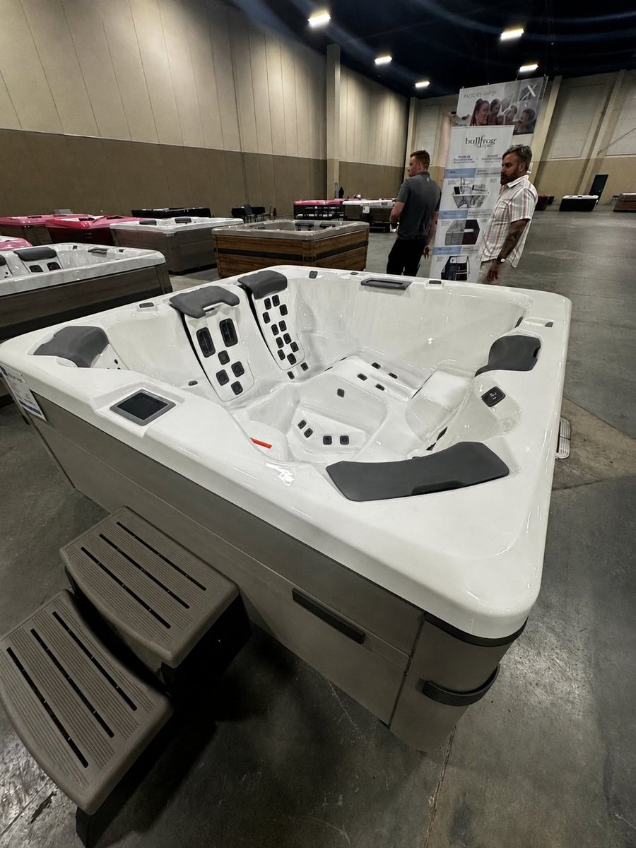 Bullfrog A7L Premium Hot Tub – Excellent Condition
