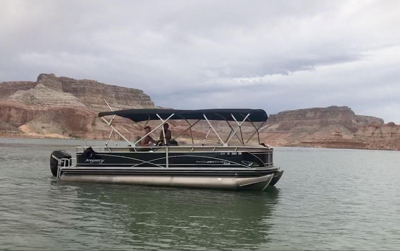 Suntracker Regency 28ft Pontoon Party Barge - 1/4th Share Lake Powell, 300hp, Fish Finder