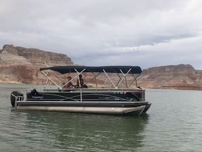 Suntracker Regency 28ft Pontoon Party Barge - 1/4th Share Lake Powell, 300hp, Fish Finder