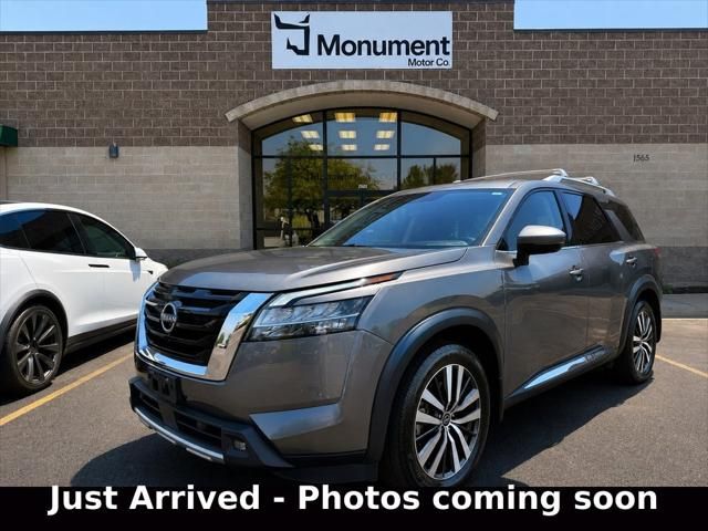 2022 Nissan Pathfinder Platinum