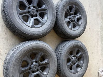 Black 4Runner Wheels and Lug Nuts