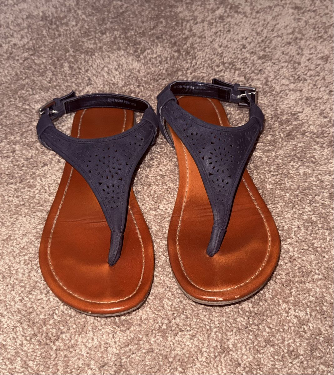 Women Size 7 Buckled Sandals